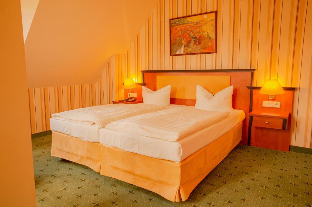 Alte Landratsvilla Hotel Bender เวสเตอร์บวร์ก ภายนอก รูปภาพ
