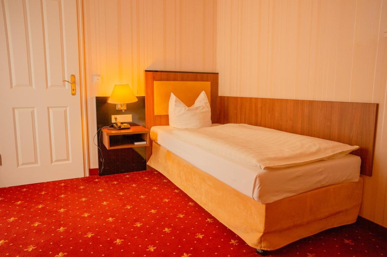 Alte Landratsvilla Hotel Bender เวสเตอร์บวร์ก ภายนอก รูปภาพ
