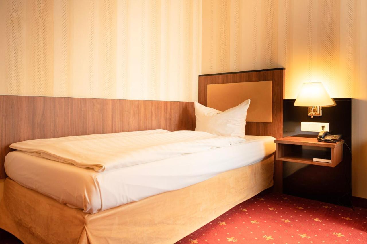 Alte Landratsvilla Hotel Bender เวสเตอร์บวร์ก ภายนอก รูปภาพ