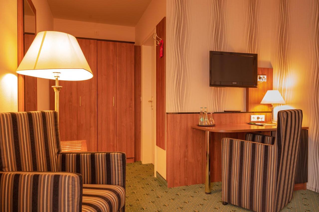 Alte Landratsvilla Hotel Bender เวสเตอร์บวร์ก ภายนอก รูปภาพ