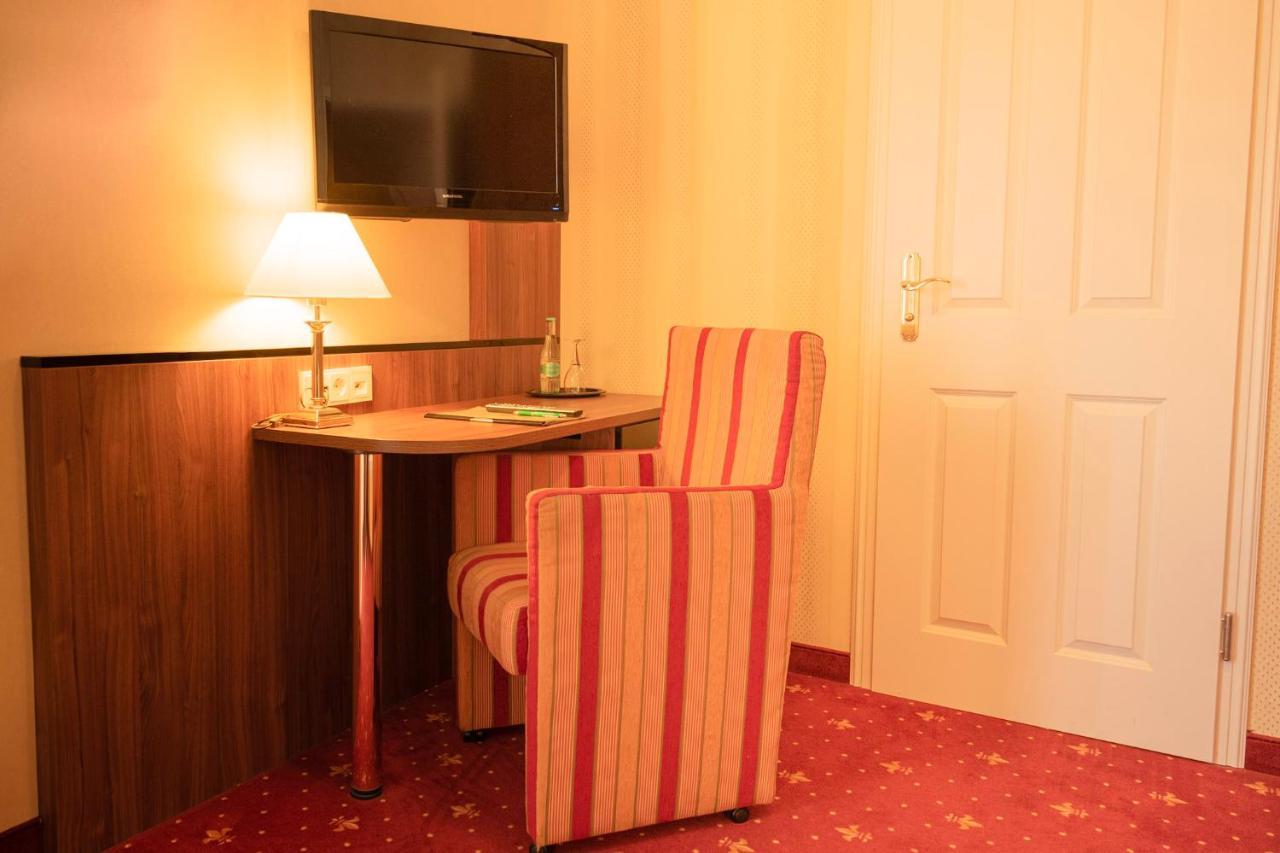 Alte Landratsvilla Hotel Bender เวสเตอร์บวร์ก ภายนอก รูปภาพ